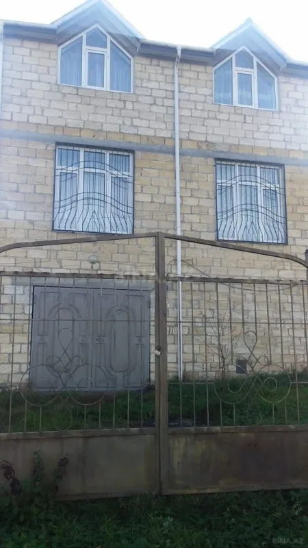 Satılır 5 otaqlı həyət evi 246 m²