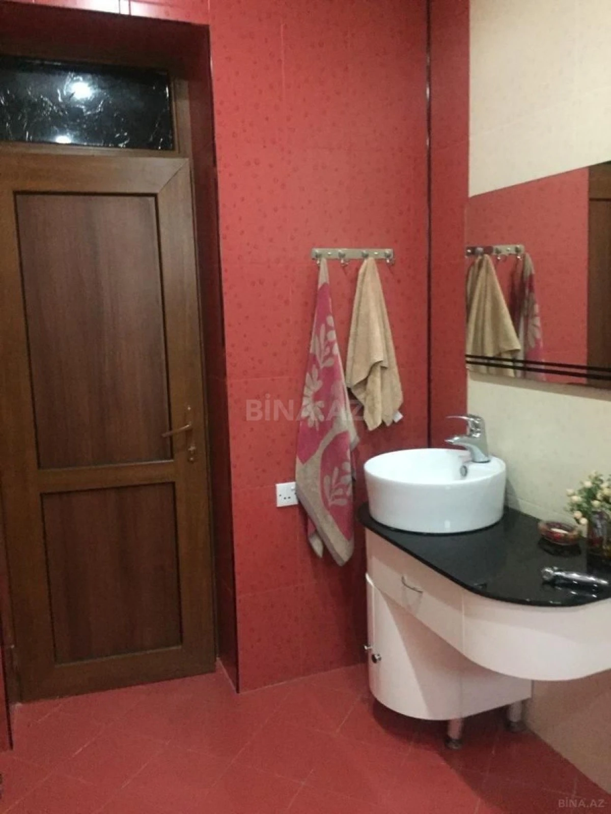 Satılır 5 otaqlı həyət evi 246 m²