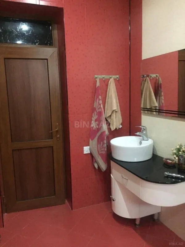 Satılır 5 otaqlı həyət evi 246 m²