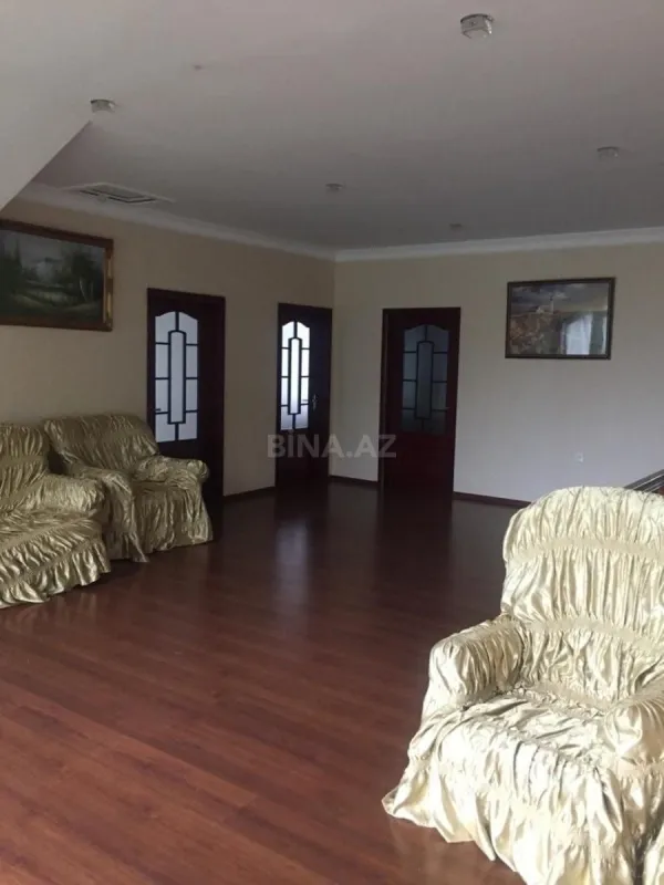 Satılır 5 otaqlı həyət evi 246 m²