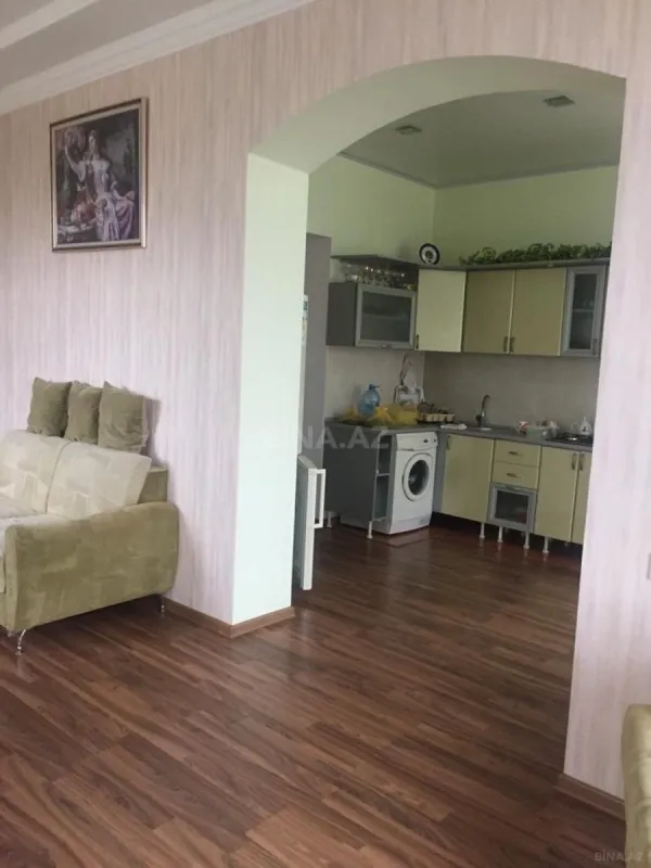 Satılır 5 otaqlı həyət evi 246 m²