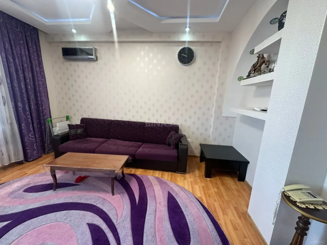 Kirayə verilir 2 otaqlı mənzil 75 m²