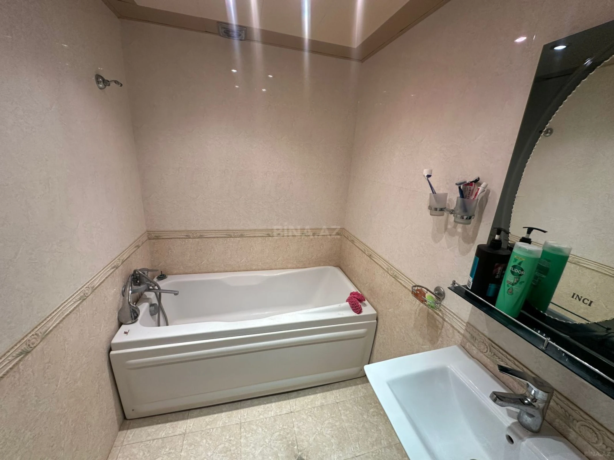 Kirayə verilir 2 otaqlı mənzil 75 m²