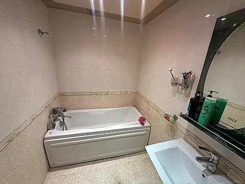 Kirayə verilir 2 otaqlı mənzil 75 m²