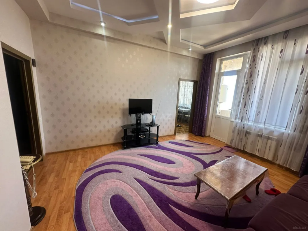 Kirayə verilir 2 otaqlı mənzil 75 m²