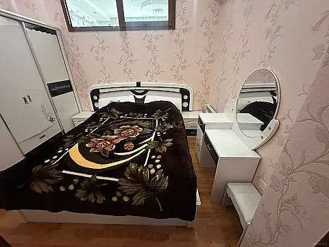 Kirayə verilir 2 otaqlı mənzil 75 m²