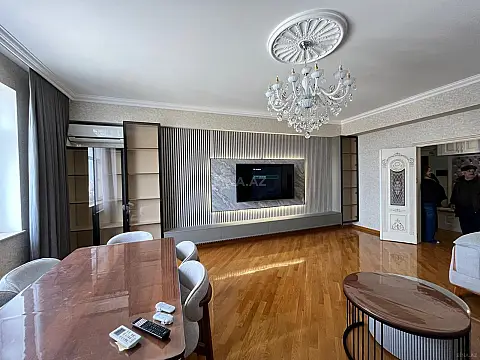 Satılır 2 otaqlı mənzil 101 m²