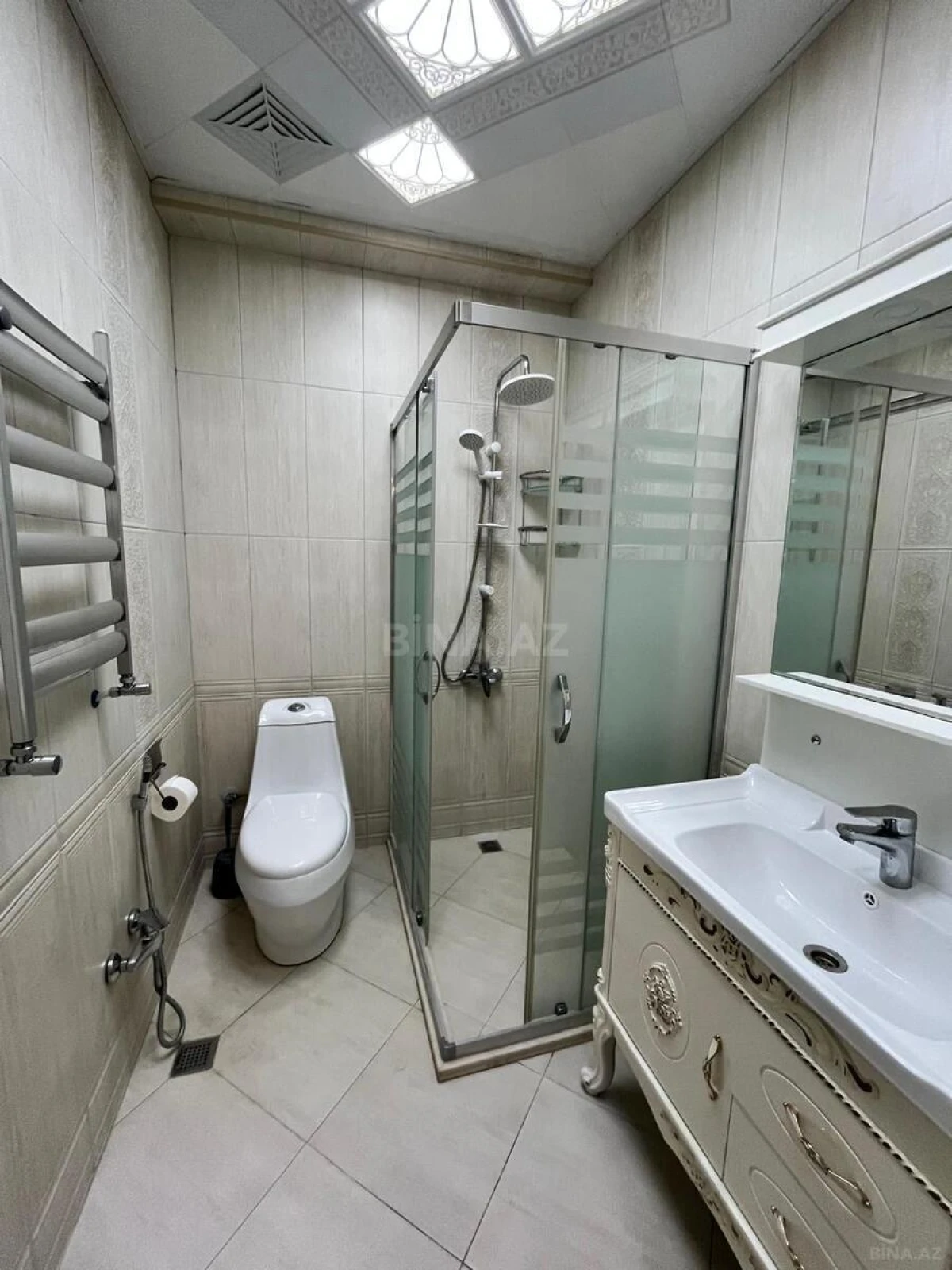 Satılır 2 otaqlı mənzil 101 m²