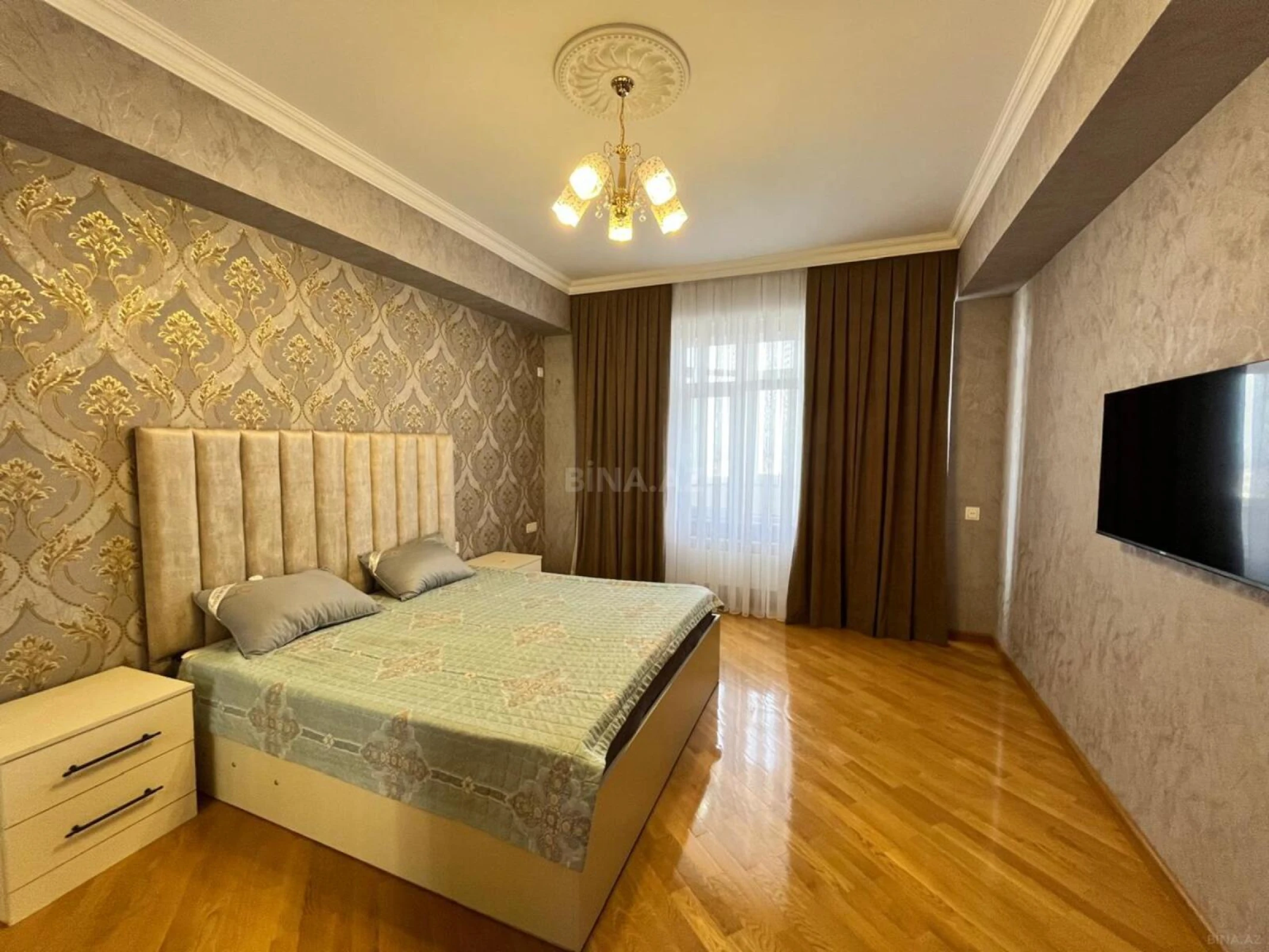 Satılır 2 otaqlı mənzil 101 m²