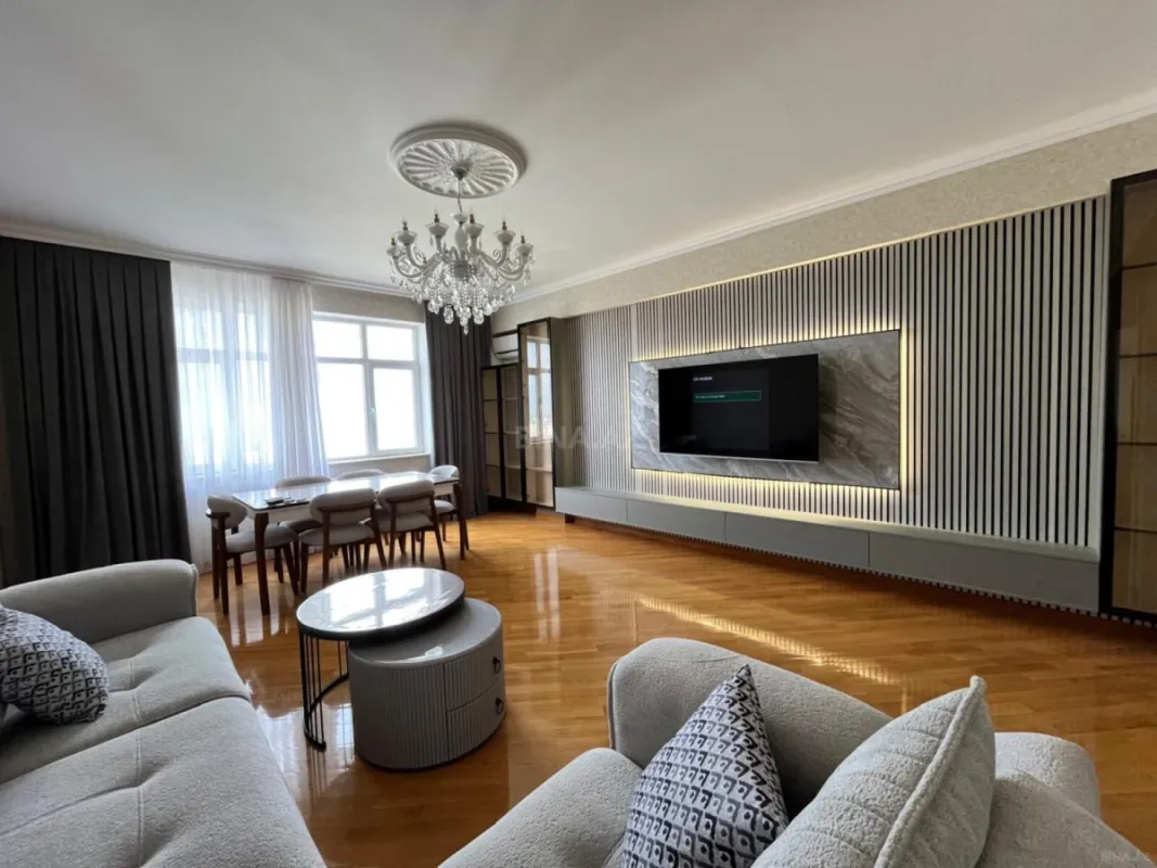 Satılır 2 otaqlı mənzil 101 m²