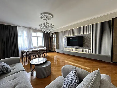 Satılır 2 otaqlı mənzil 101 m²