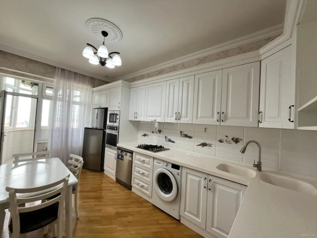 Satılır 2 otaqlı mənzil 101 m²