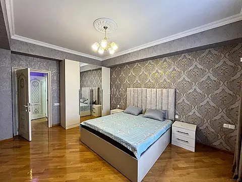 Satılır 2 otaqlı mənzil 101 m²