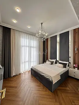 Satılır 3 otaqlı mənzil 130 m²