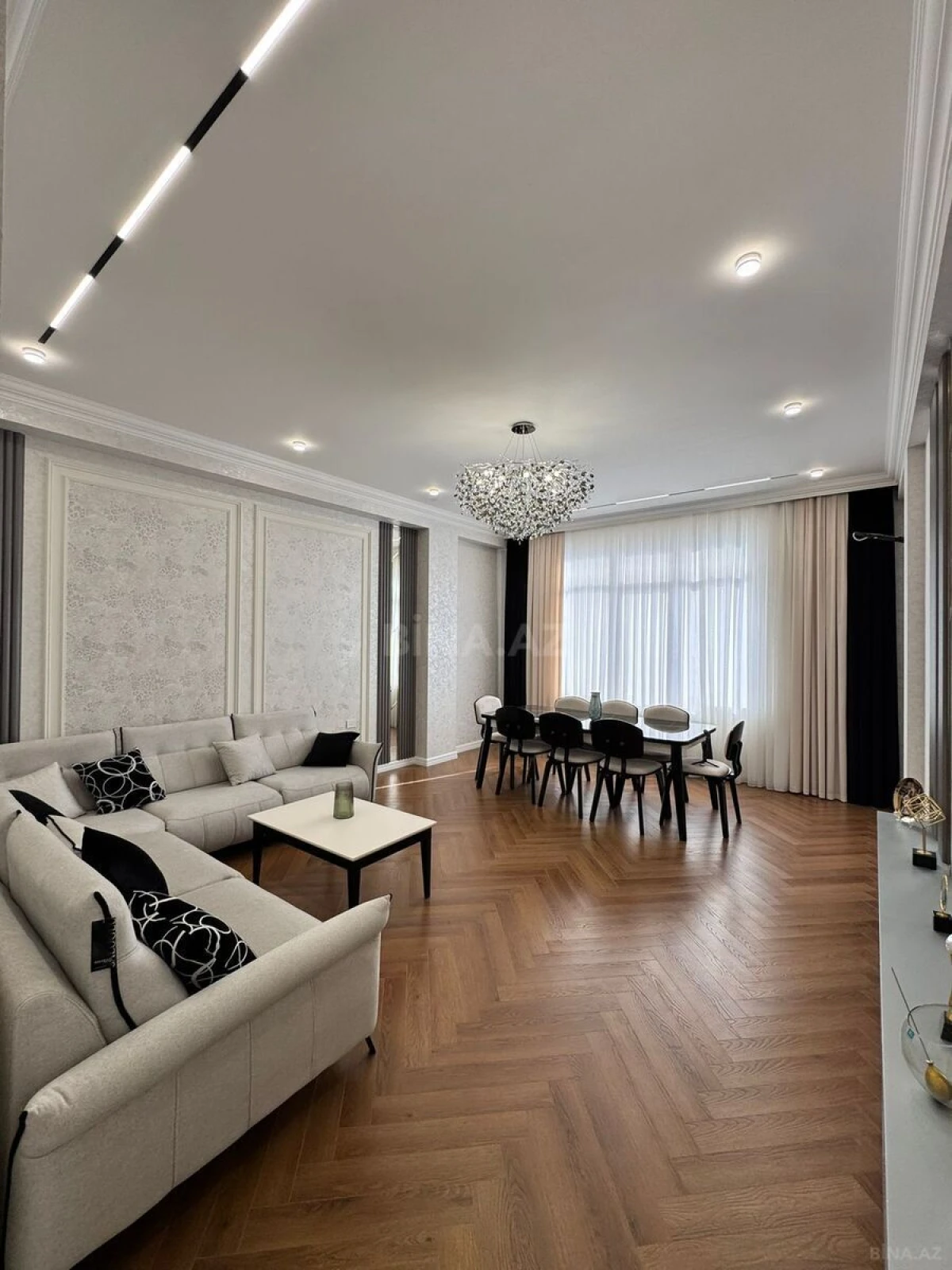 Satılır 3 otaqlı mənzil 130 m²