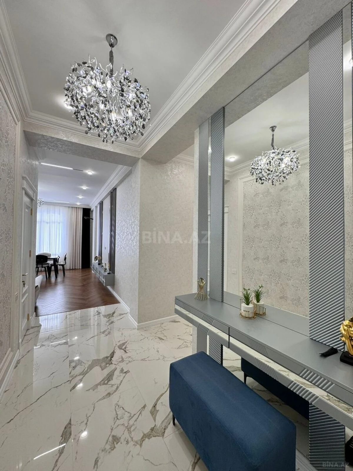 Satılır 3 otaqlı mənzil 130 m²