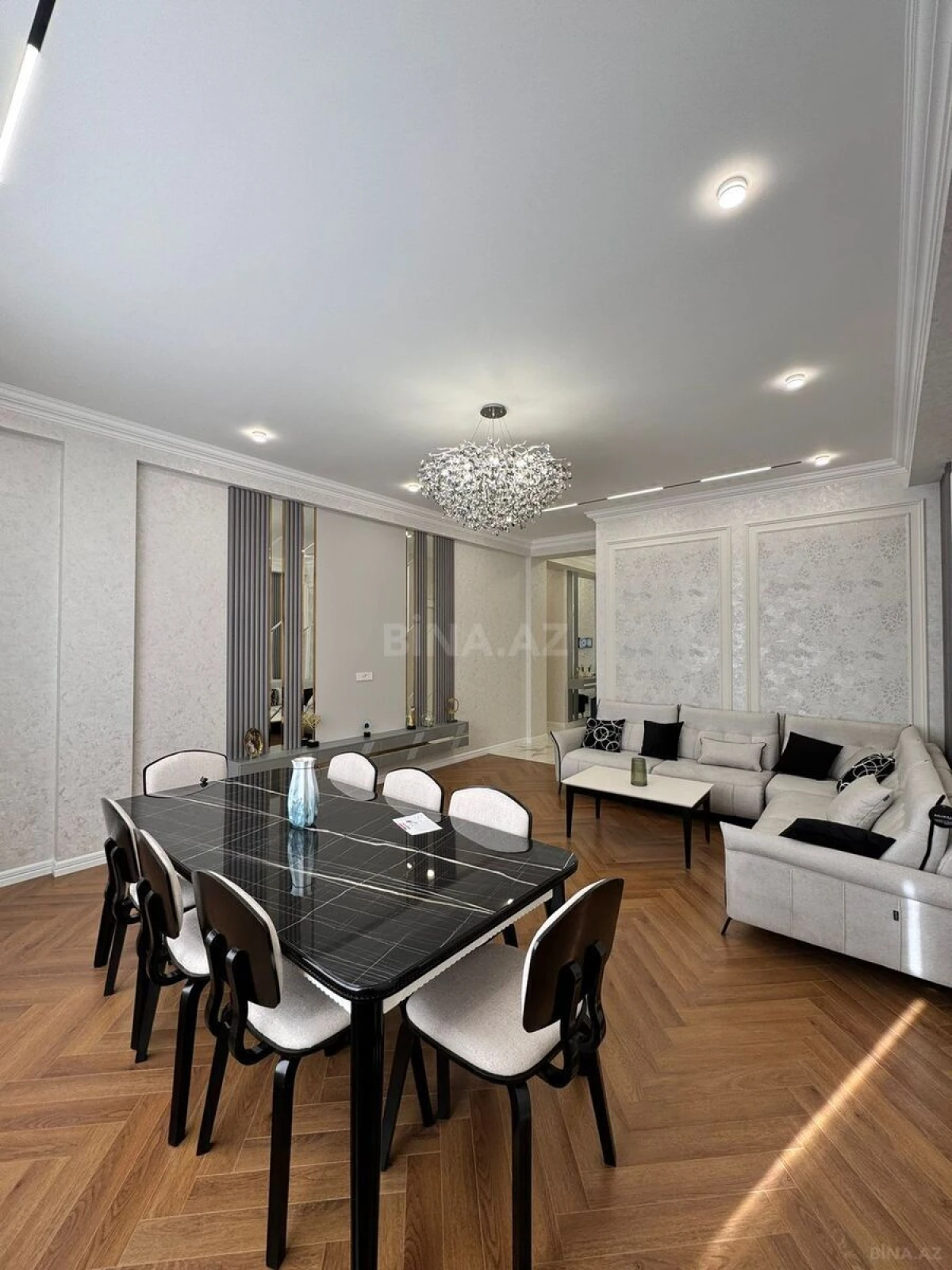 Satılır 3 otaqlı mənzil 130 m²