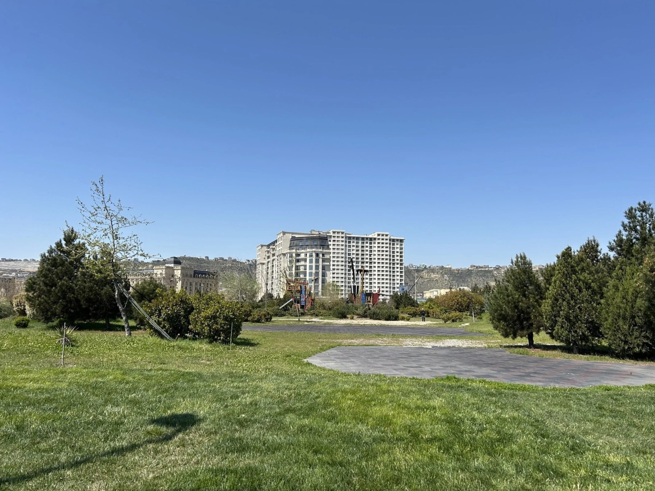 Satılır 4 otaqlı mənzil 164 m²