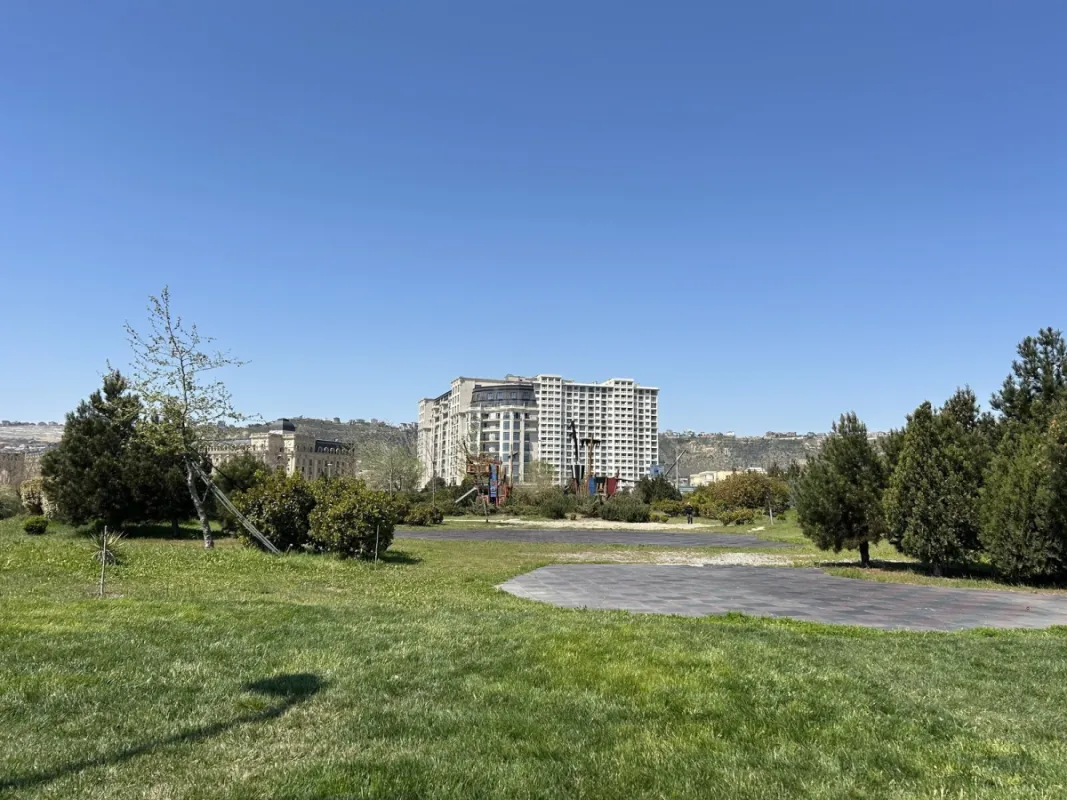 Satılır 4 otaqlı mənzil 164 m²