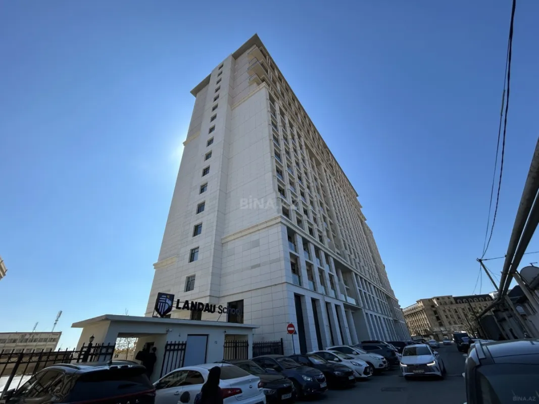 Satılır 4 otaqlı mənzil 164 m²