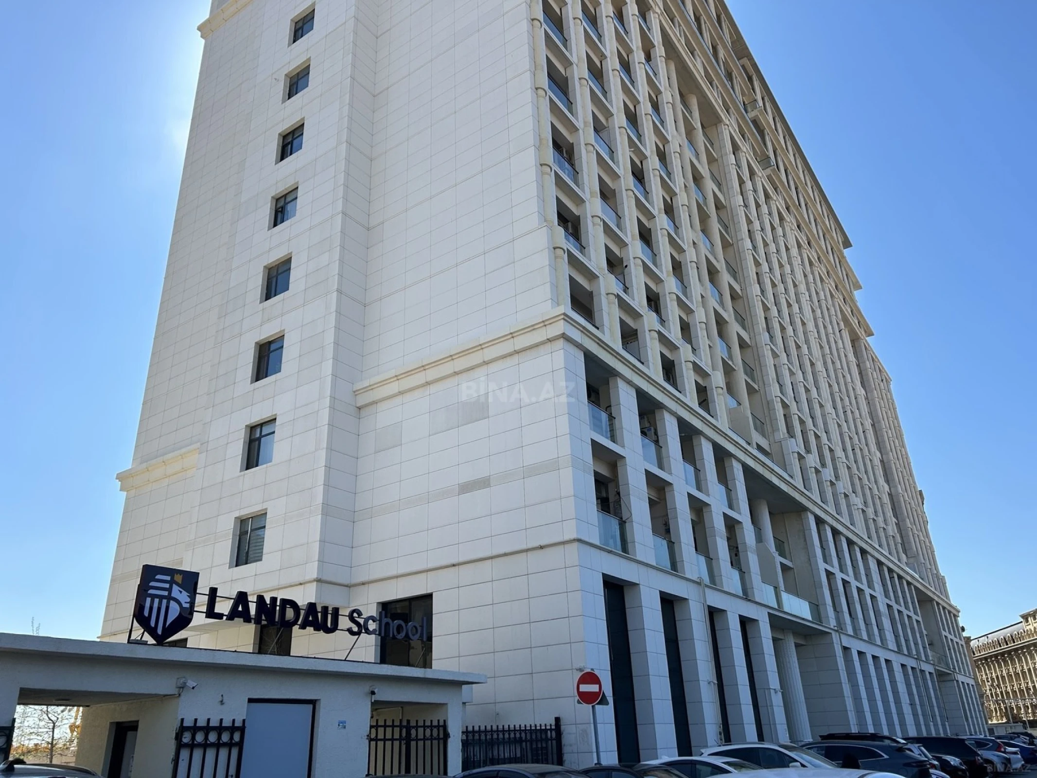 Satılır 4 otaqlı mənzil 164 m²