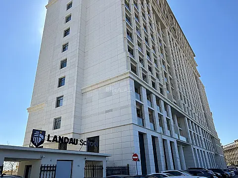 Satılır 4 otaqlı mənzil 164 m²