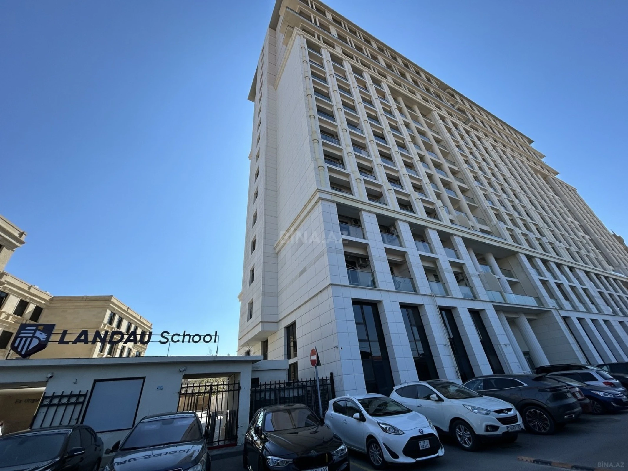 Satılır 4 otaqlı mənzil 164 m²