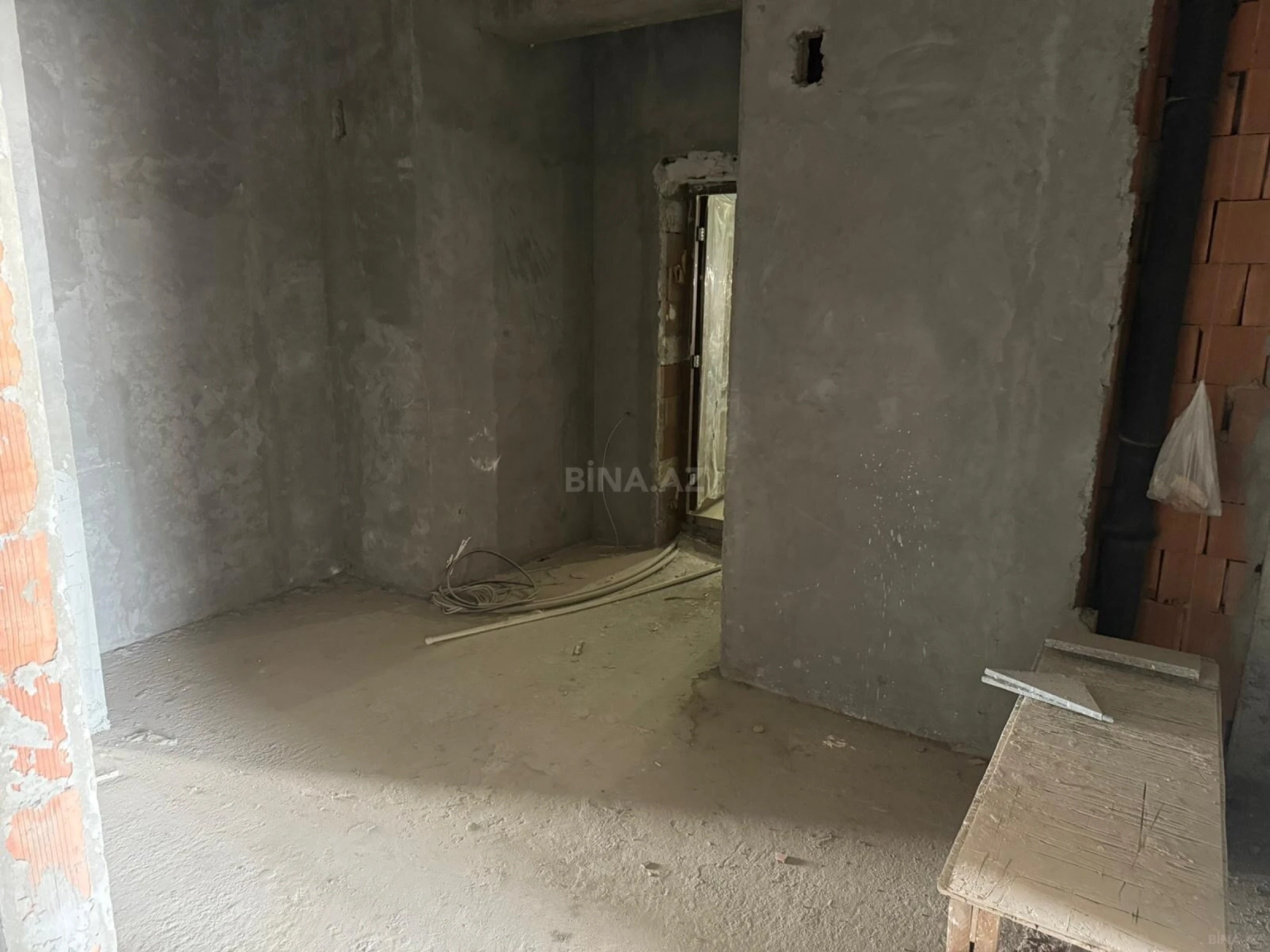 Satılır 4 otaqlı mənzil 164 m²