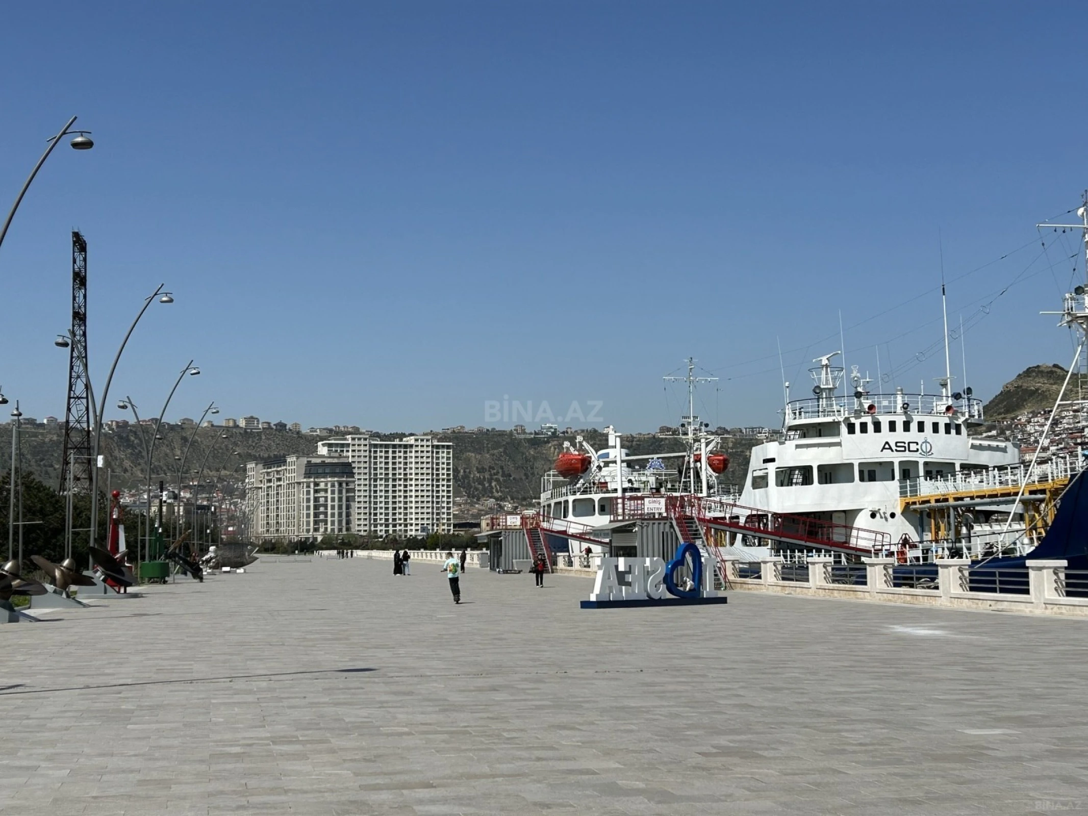 Satılır 4 otaqlı mənzil 164 m²