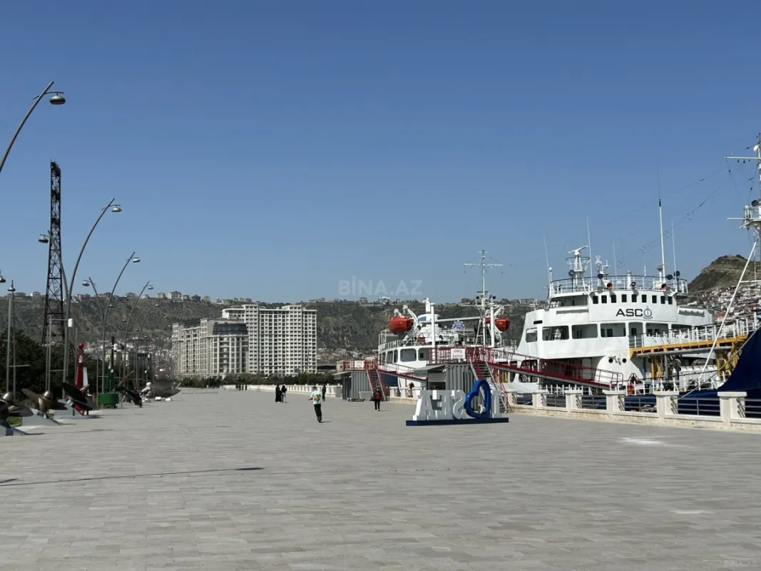 Satılır 4 otaqlı mənzil 164 m²