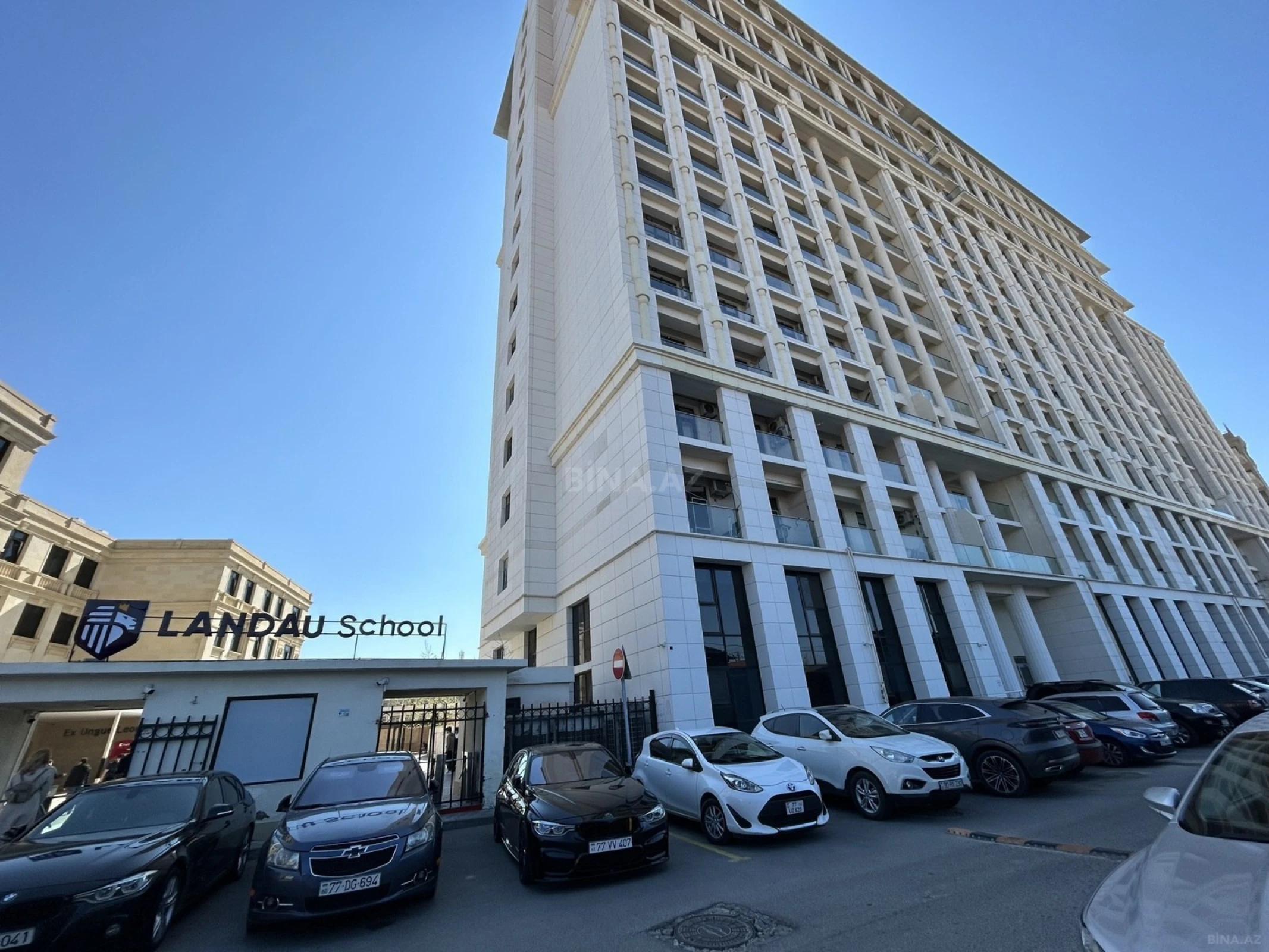 Satılır 4 otaqlı mənzil 164 m²