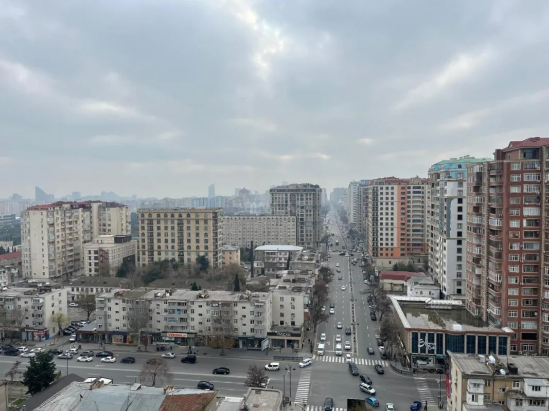 Satılır 4 otaqlı mənzil 190 m²