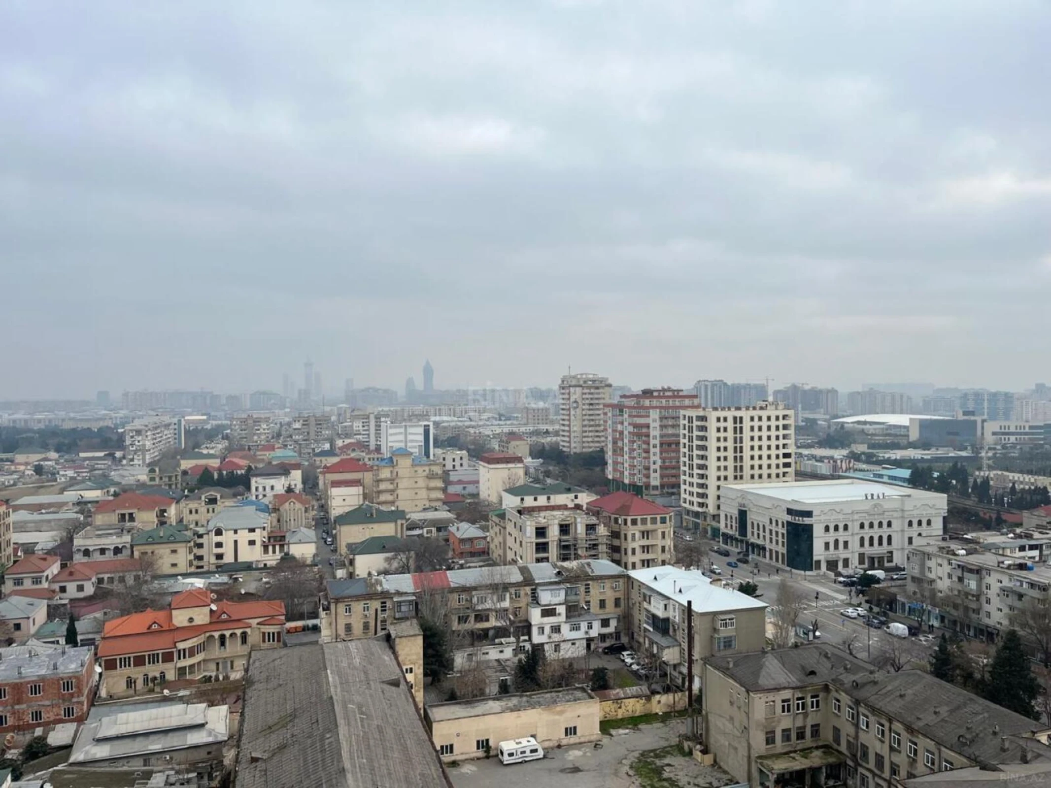 Satılır 4 otaqlı mənzil 190 m²