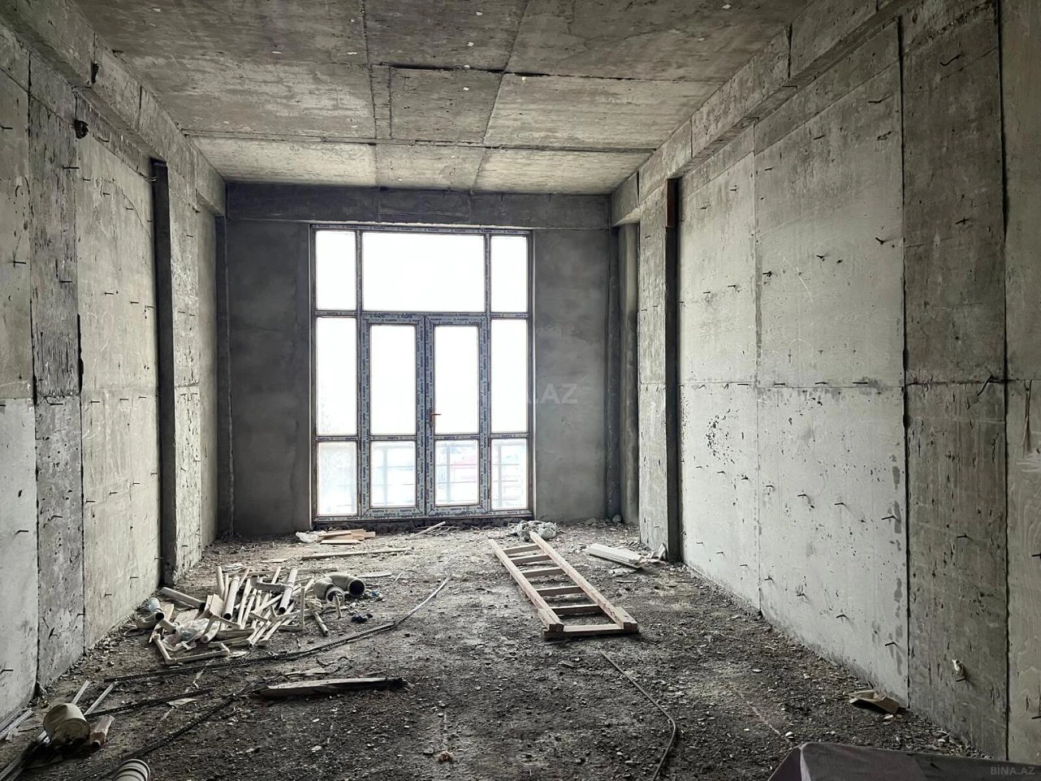 Satılır 4 otaqlı mənzil 190 m²