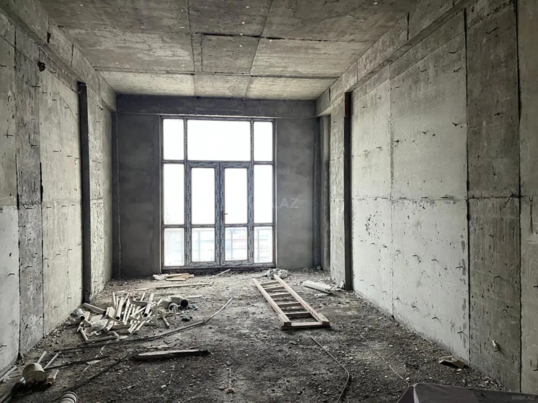 Satılır 4 otaqlı mənzil 190 m²