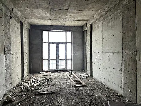 Satılır 4 otaqlı mənzil 190 m²