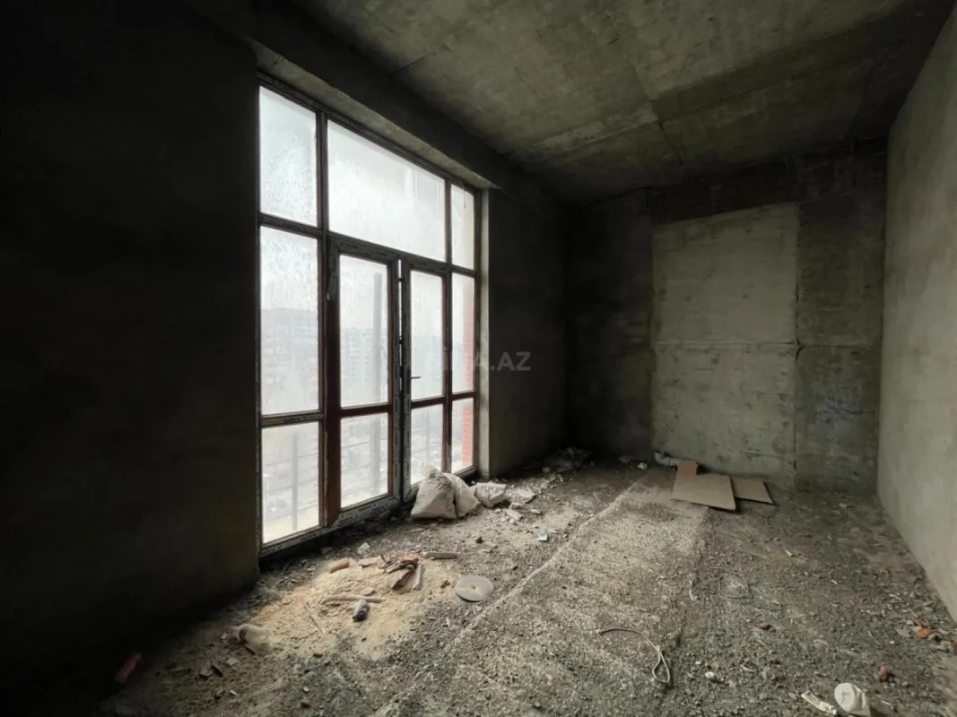 Satılır 4 otaqlı mənzil 190 m²