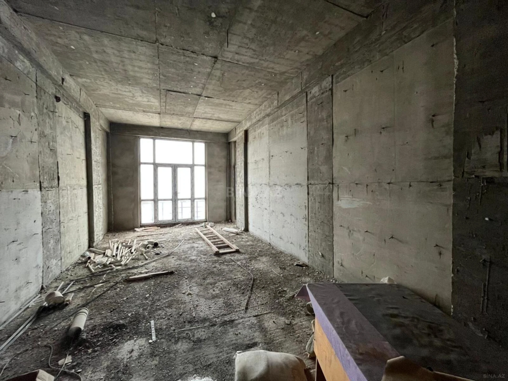 Satılır 4 otaqlı mənzil 190 m²