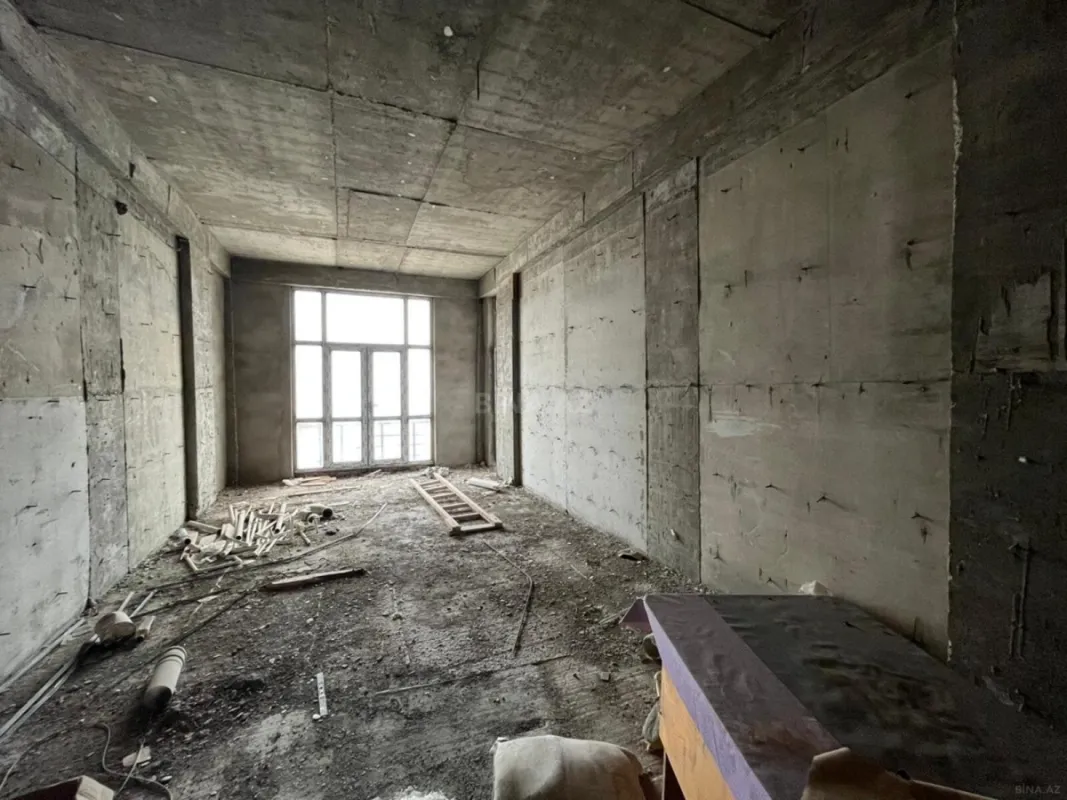 Satılır 4 otaqlı mənzil 190 m²