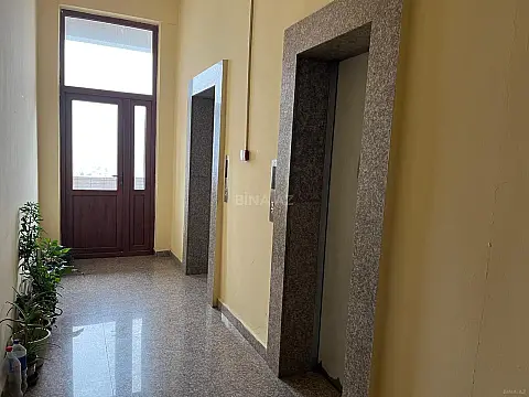 Satılır 4 otaqlı mənzil 190 m²