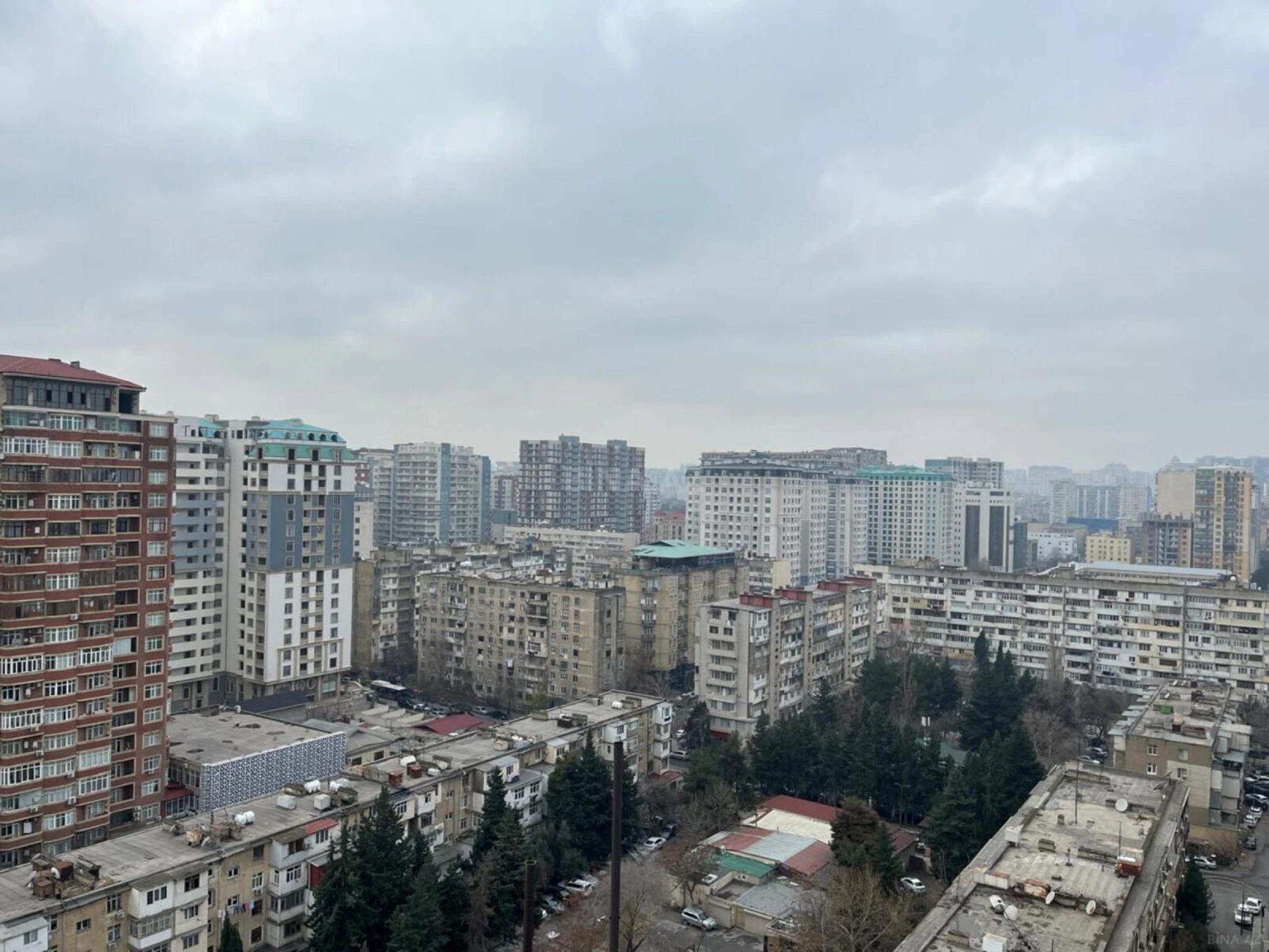 Satılır 4 otaqlı mənzil 190 m²