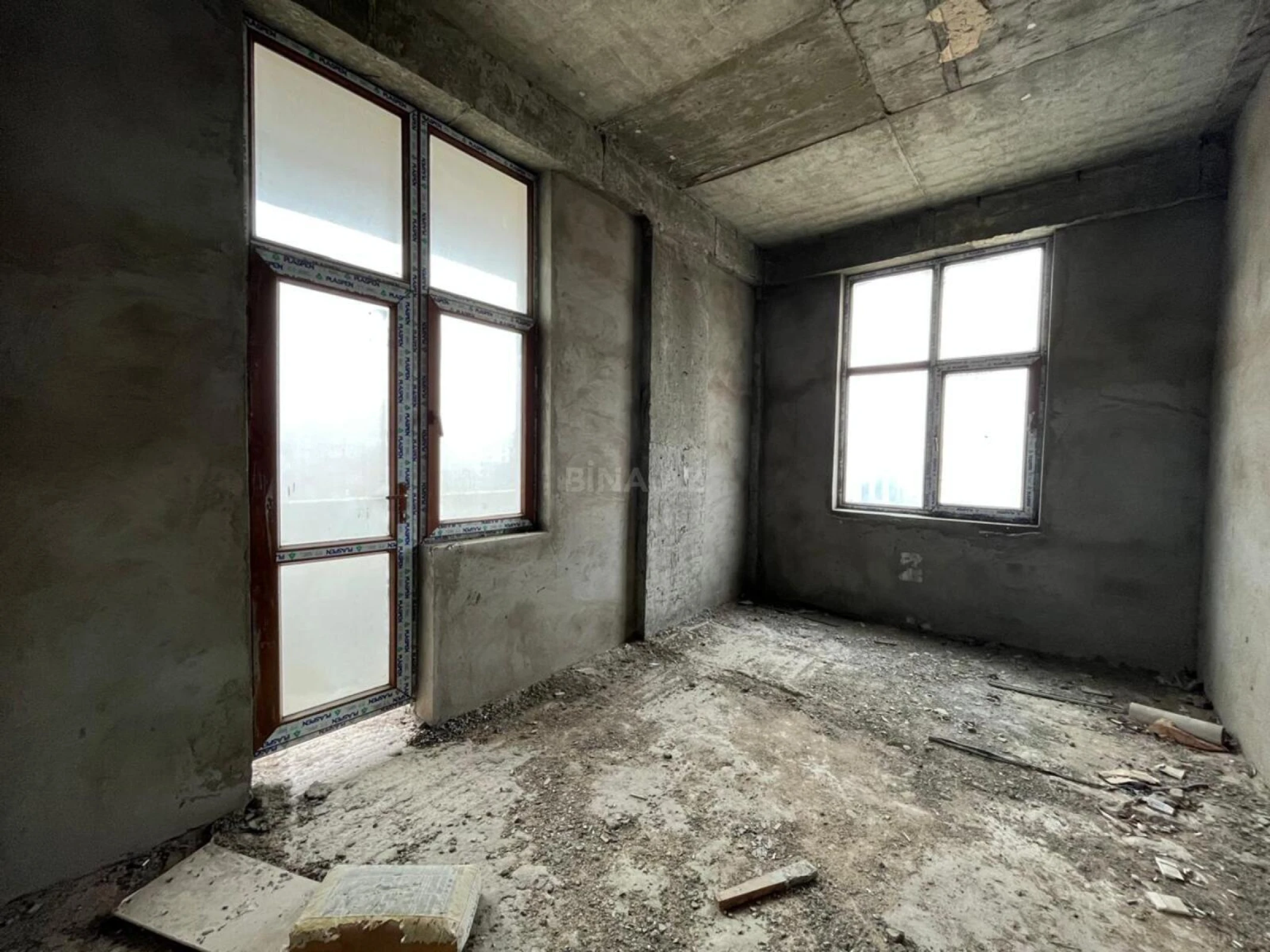 Satılır 4 otaqlı mənzil 190 m²