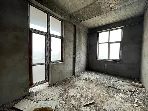 Satılır 4 otaqlı mənzil 190 m²