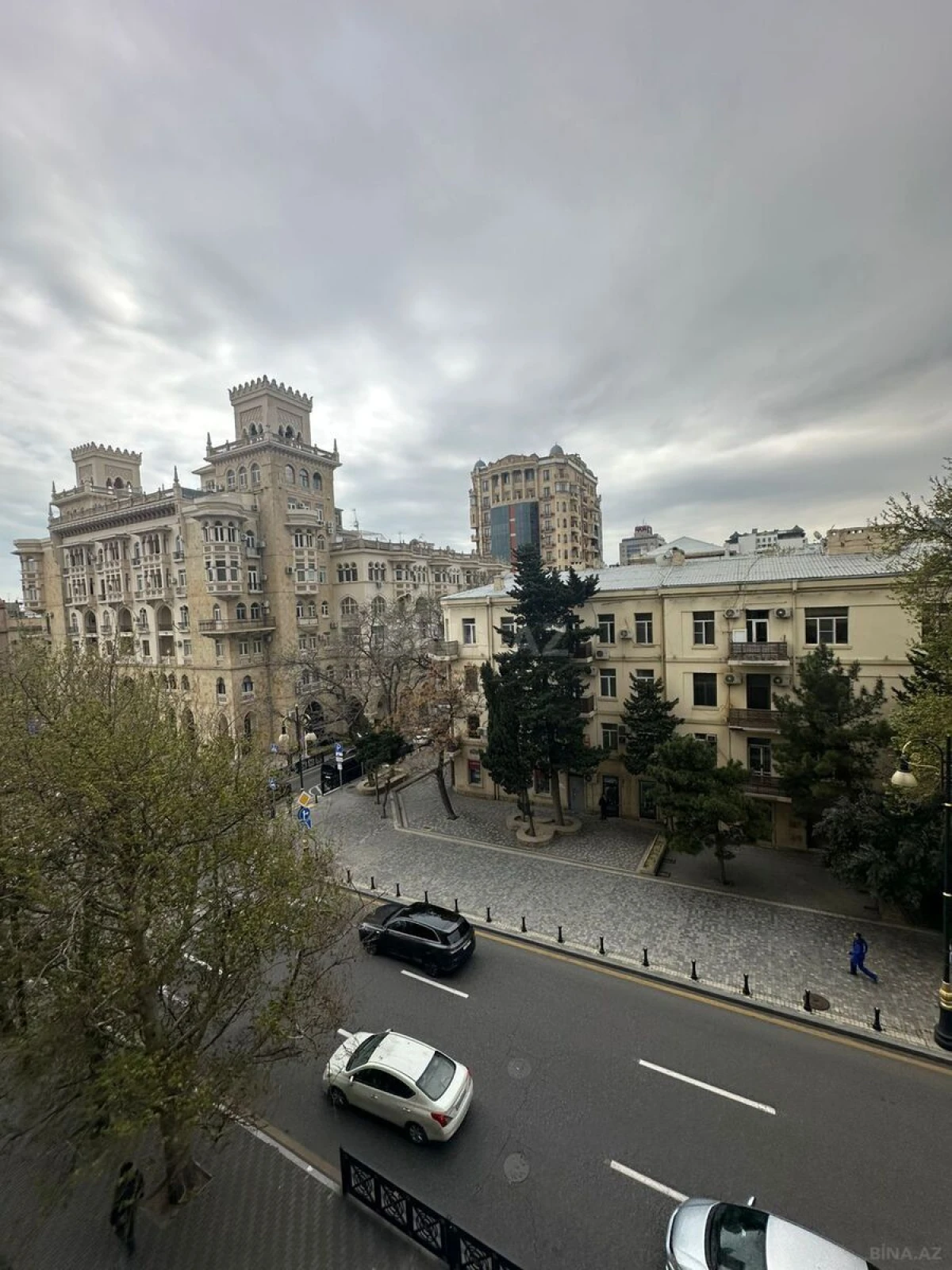 Kirayə verilir 4 otaqlı mənzil 172 m²