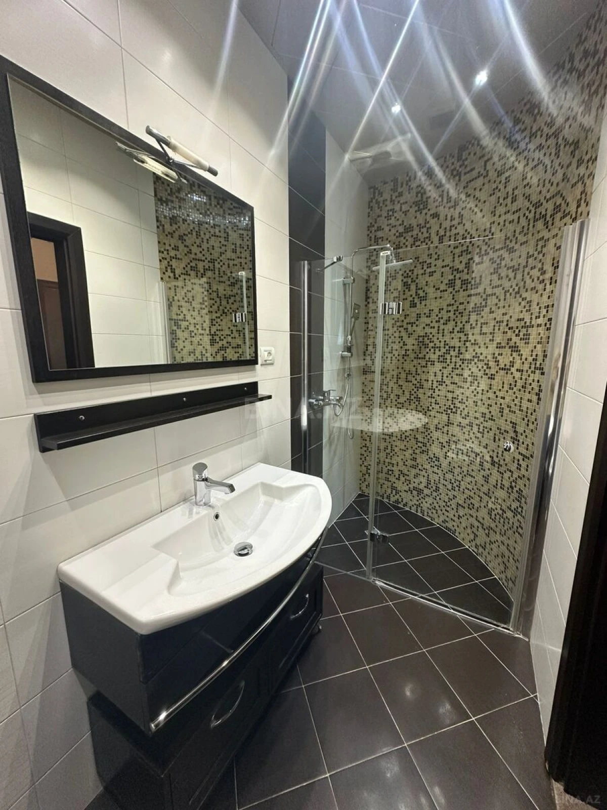 Kirayə verilir 4 otaqlı mənzil 172 m²