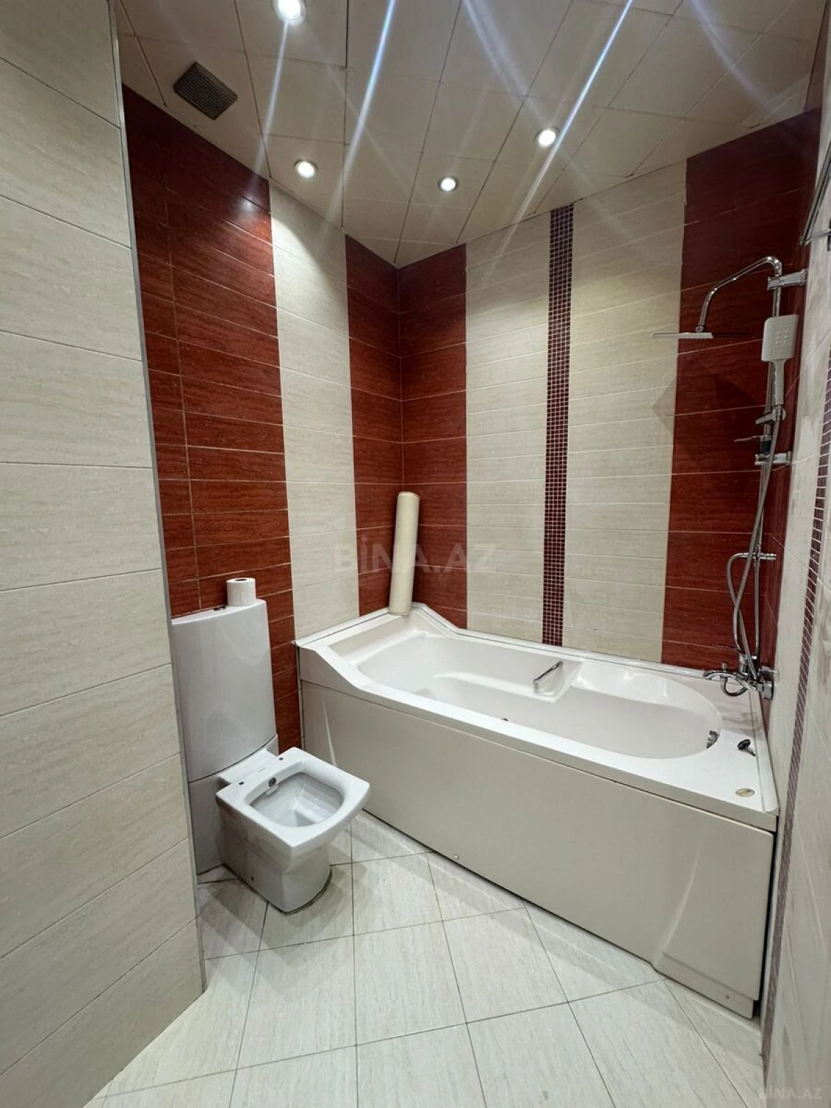 Kirayə verilir 4 otaqlı mənzil 172 m²