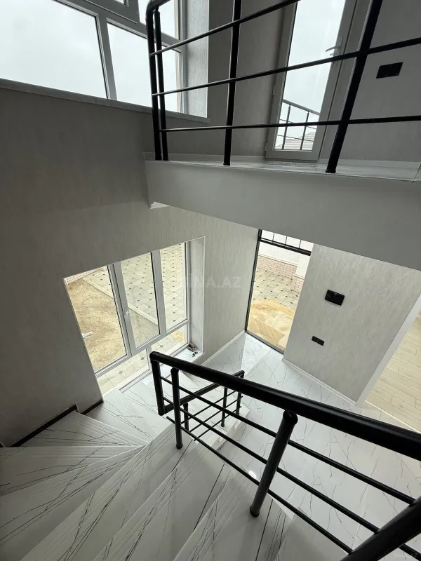 Satılır 4 otaqlı həyət evi 165 m²