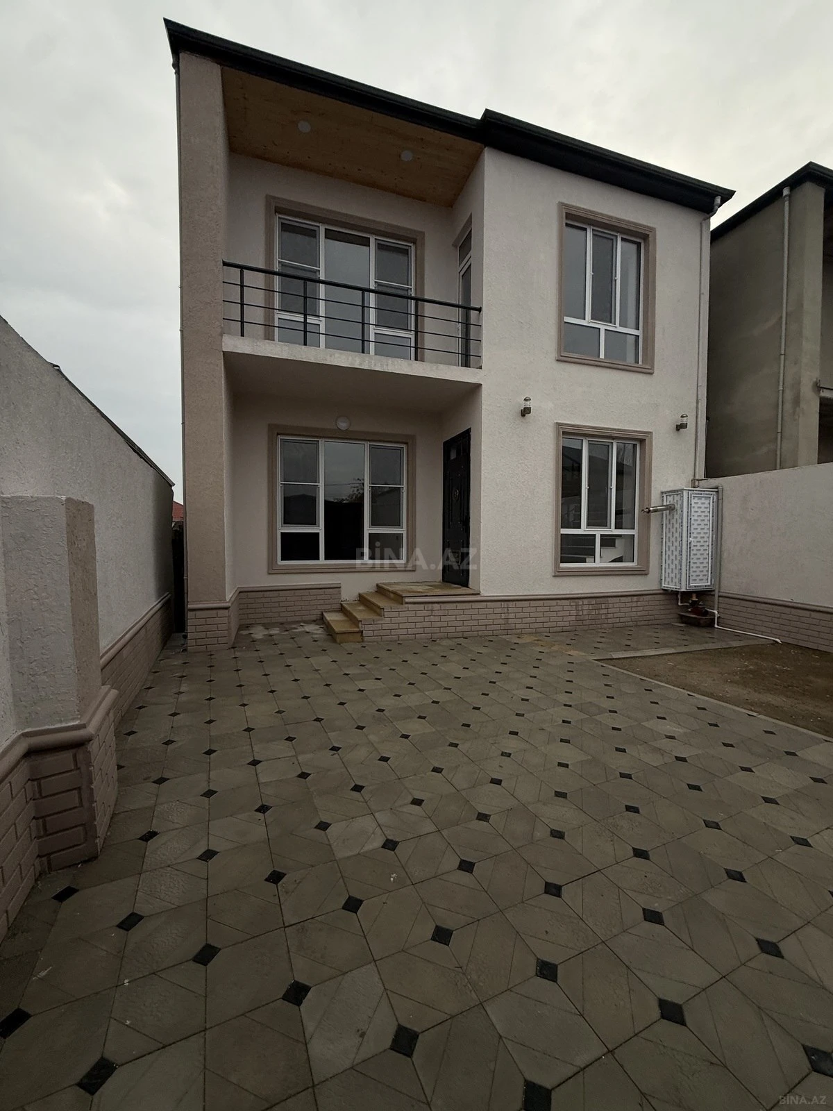 Satılır 4 otaqlı həyət evi 165 m²