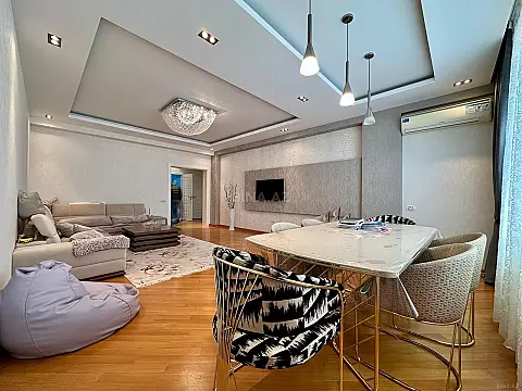 Satılır 3 otaqlı mənzil 125 m²
