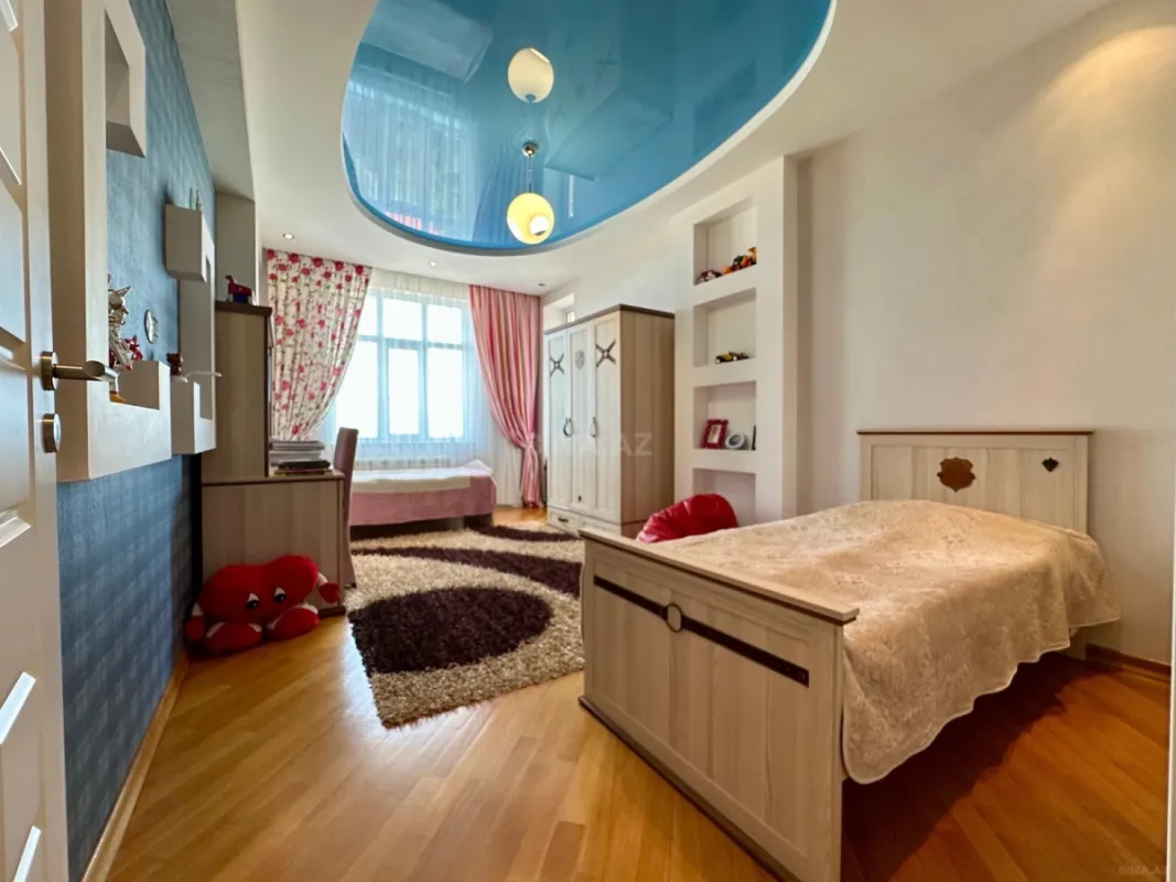 Satılır 3 otaqlı mənzil 125 m²